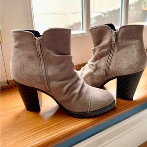 NWOT White Mountain Ankle Booties, Size 9